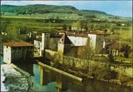Château et Moulin fortifié de Lustrac qui commandaient la vallée du Lot (13e siècle) commune de Trentels-Ladignac (47) 